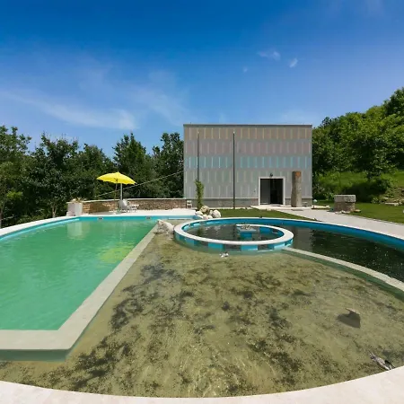 Spacious Holiday In With Swimming Pond * Momjan