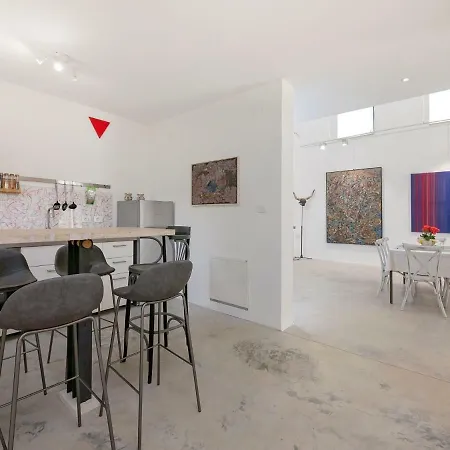 Spacious Holiday In With Swimming Pond 度假居 *