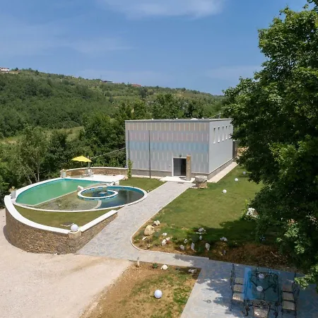度假居 Spacious Holiday In With Swimming Pond Momjan