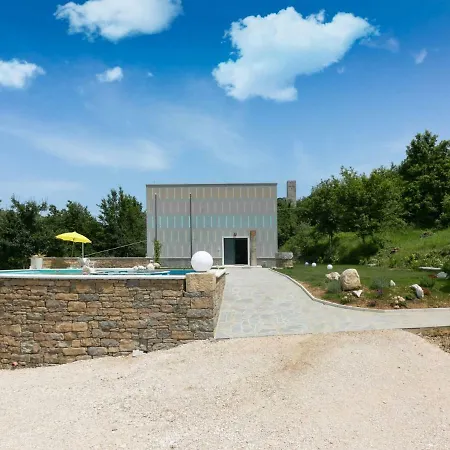 Spacious Holiday In With Swimming Pond 度假居