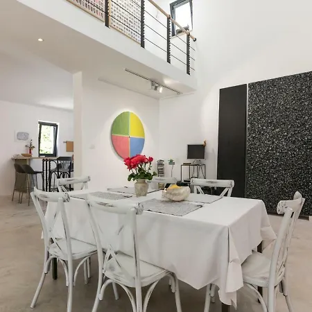 Spacious Holiday In With Swimming Pond Momjan