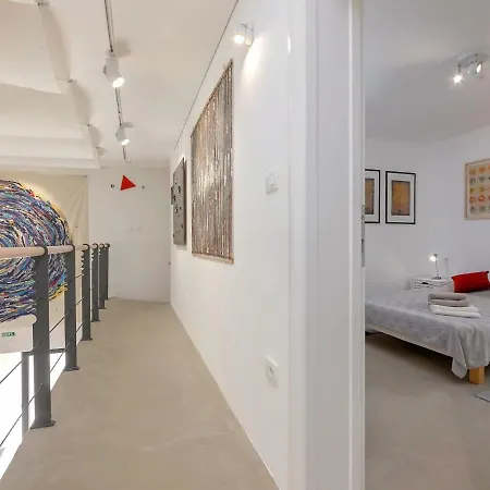 Spacious Holiday In With Swimming Pond Ferienhaus